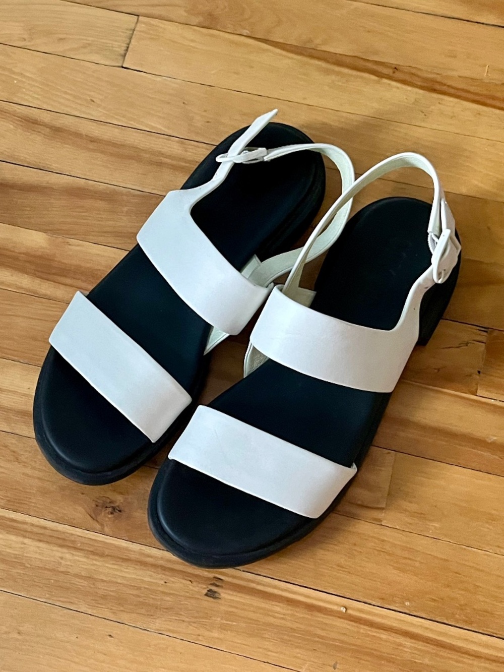 Minimalist sandals in white leather - Camper Size 39